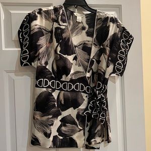 White House Black Market - Size Small - Blouse